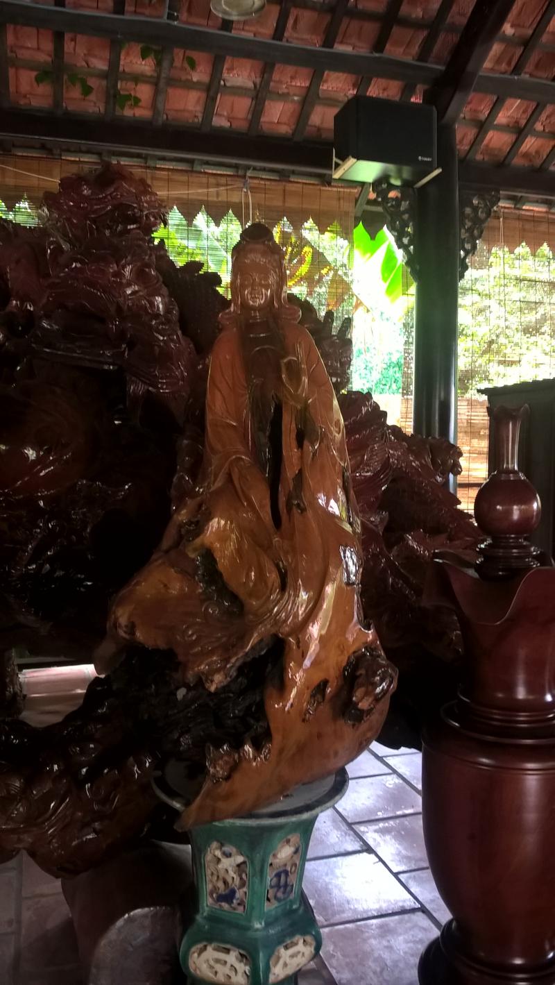 Tượng Quan Âm cẩm lai